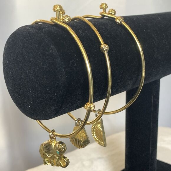 Lilly Pulitzer Bundle of 3 Bangle Charm Gold Tone Bracelets Elephant Shell Fruit - Picture 1 of 12